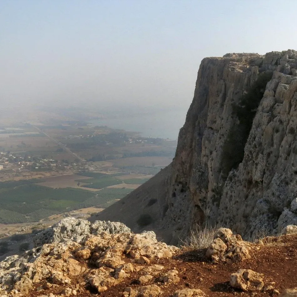 טיפוס אתגרי על מצוק הארבל